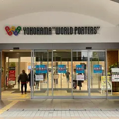古着屋RushOut 横浜ワールドポーターズ店