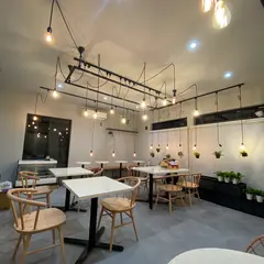 plants and cafe LiGO