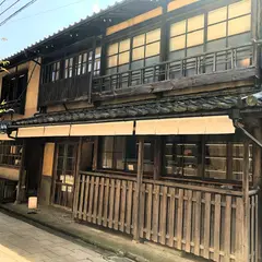 OZU+