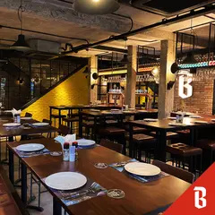 BELGO - BELGIAN CRAFT BEER & BISTRO / Phan Xich Long