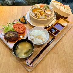 cafe and salon 三本葦
