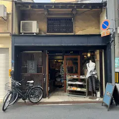chinon selectshop cafe & gallery