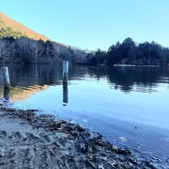 湯元本通り湖畔駐車場