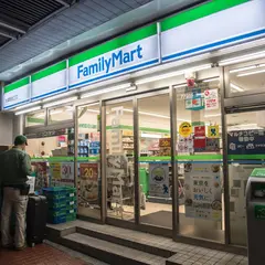 ファミリーマート 大森駅西口店