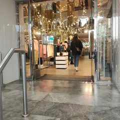 H&M 西門亜洲旗艦店