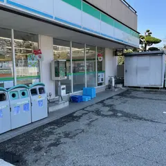 ファミリーマート 箕面白島店