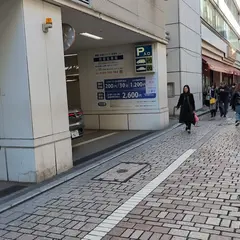 新宿ピカデリー駐車場