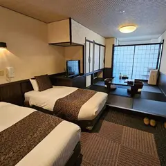 頬杖の刻
