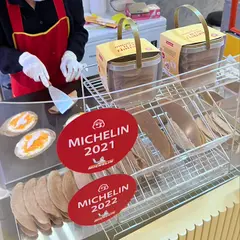ขนมเบื้องหวานผึ้งน้อย สาขาเอ็มควอเทียร์ Little bee - Thai Crispy Crepe