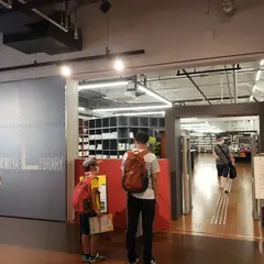 神戸市立三宮図書館
