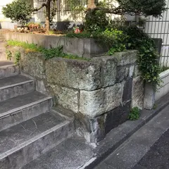 お歯黒どぶの石垣跡