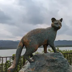 イリオモテヤマネコの銅像