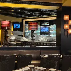 Grand Lux Cafe