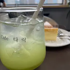 カフェ タラク