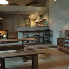 おとなに向けた隠れ家カフェ rust