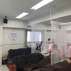 Becky Lash 新宿南口店