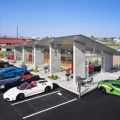 SuperCar&Cafe MACCHINA(スーパーカーカフェ マキナ)