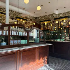La Boutique - La Dame de Paris