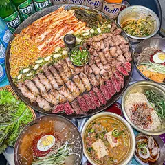 목구멍 가로수길점
