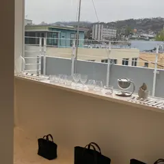 White shop