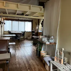 カフェと古道具 ハナモモ