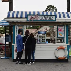 フードカート（ハンギング・ジョーズ前）