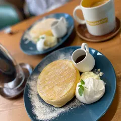 イームズ（EAMES 生パスタとパンケーキとコーヒーと）