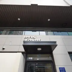 UH FLAT SIGNATURE GANGNAM
