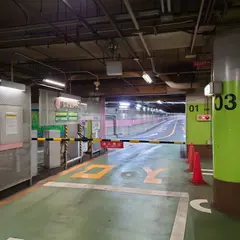 公社 東銀座駐車場（南入路）