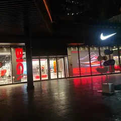 ナイキ 梅田