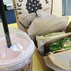 F＆P Smoothie Cafe　青山店（エフアンドピー スムージー カフェ【旧店名】フィコ アンド ポムム ジュース）