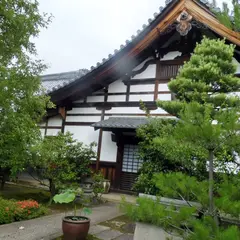 芳春院