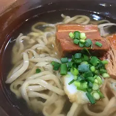 玉那覇ウシ商店