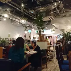リゾットカフェ 東京基地