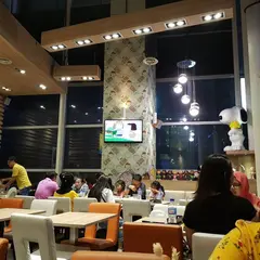 Charlie Brown Cafe Orchard Cineleisure