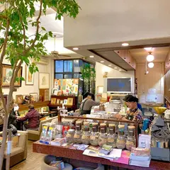 【画廊喫茶ユトリロ】箱根湯本でおすすめのカフェ・ランチ│|水出し珈琲と絵画の楽しめる店