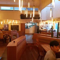 네스트 가스트로바 (NEST Gastrobar)