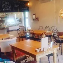 Cafe Riad/カフェ リアド （レストラン・カフェ）