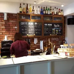 LE9 Cafe & Bar