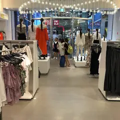 H&M 心斎橋店