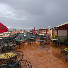 Le grand balcon du café glacier