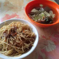 炒面 猪血湯 麻薏