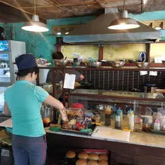 Nữ Eatery
