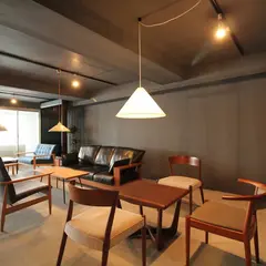 カフェ＆バー ウズ ハウス / cafe&bar uzuhouse
