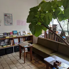 いとへん Books Gallery Coffee