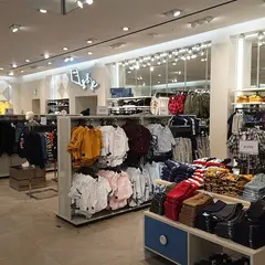 H&M 新宿店