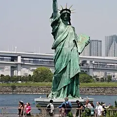 フシテレビ前 (アクア シティお台場前)
