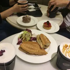 Agnes b. CAFE L.P.G. 台北新光三越南京二店