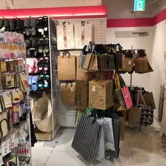 ダイソー 梅田OPA店