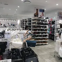 ジーユー ルクア イーレ店